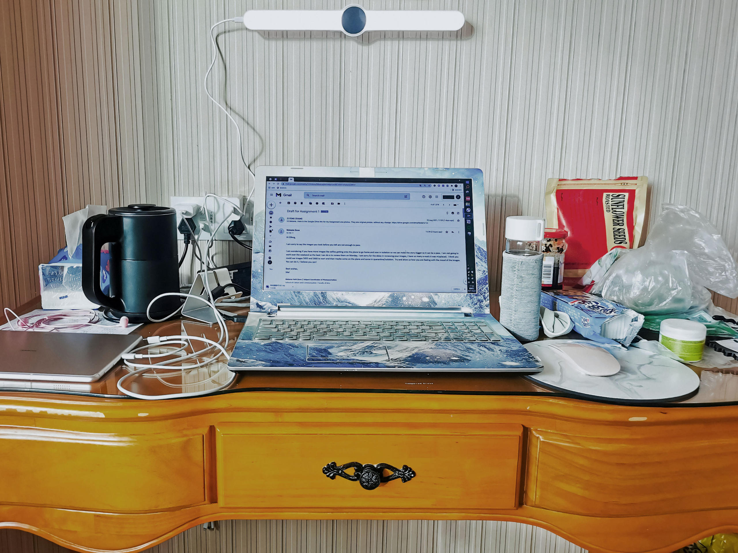 Settling into life in the small hotel room, this desk became Zifeng’s makeshift study and where she entertained herself. At mealtimes, it also served as a dining table. Image credit: Zifeng Zhang