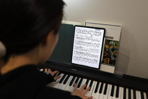 Jia is a pianist, but she doesn&rsquo;t have a piano at her current home in Melbourne. She can only play the electric piano now.