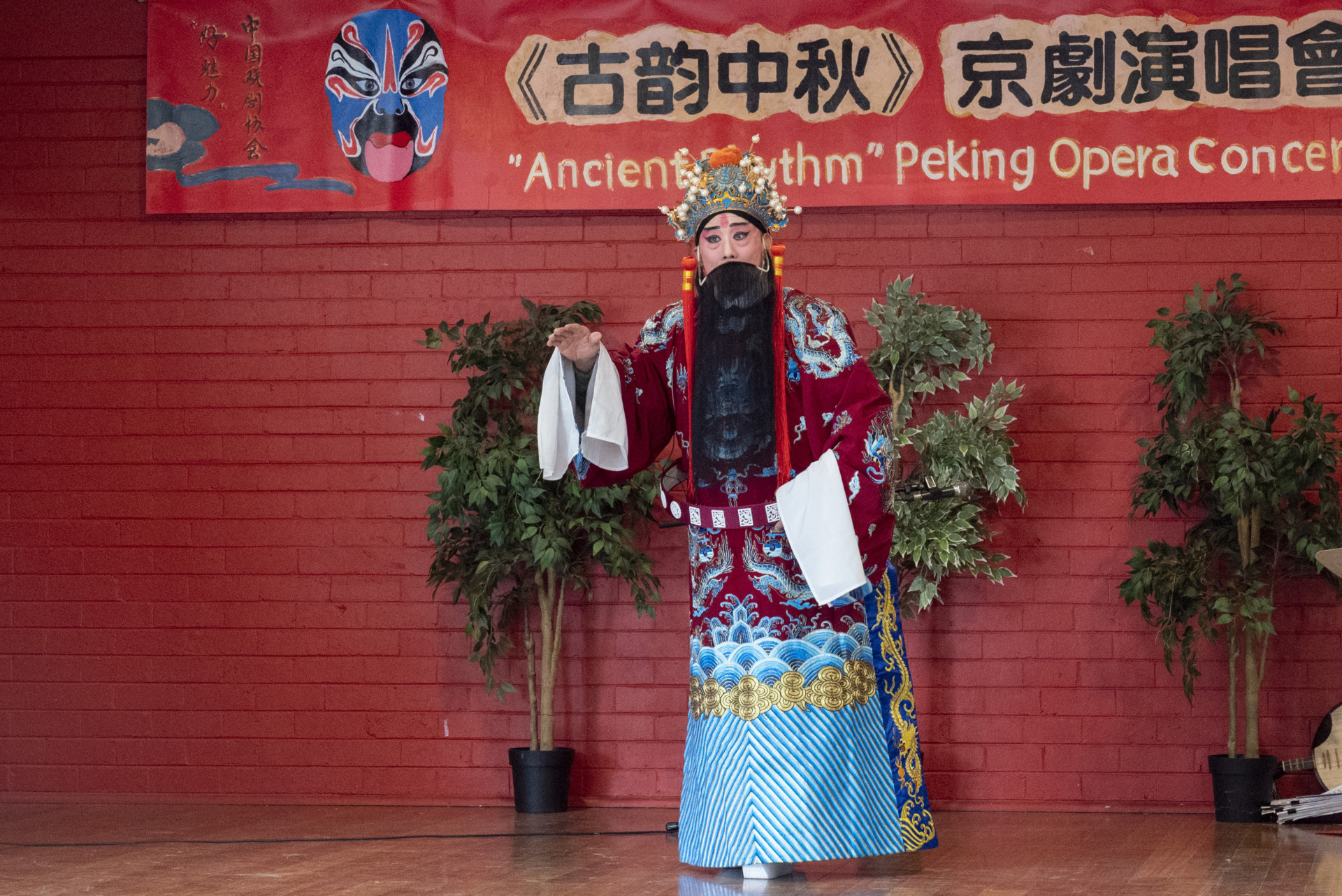 3:20pm During the Mid-Autumn Festival performance at Footscray Church, veteran actor Huimin Li of Harmony Peking Opera Group takes to the stage in the main performance area to present the traditional Peking Opera drama &ldquo;Shaqiao Farewell Dinner&rdquo; as part of the celebration.