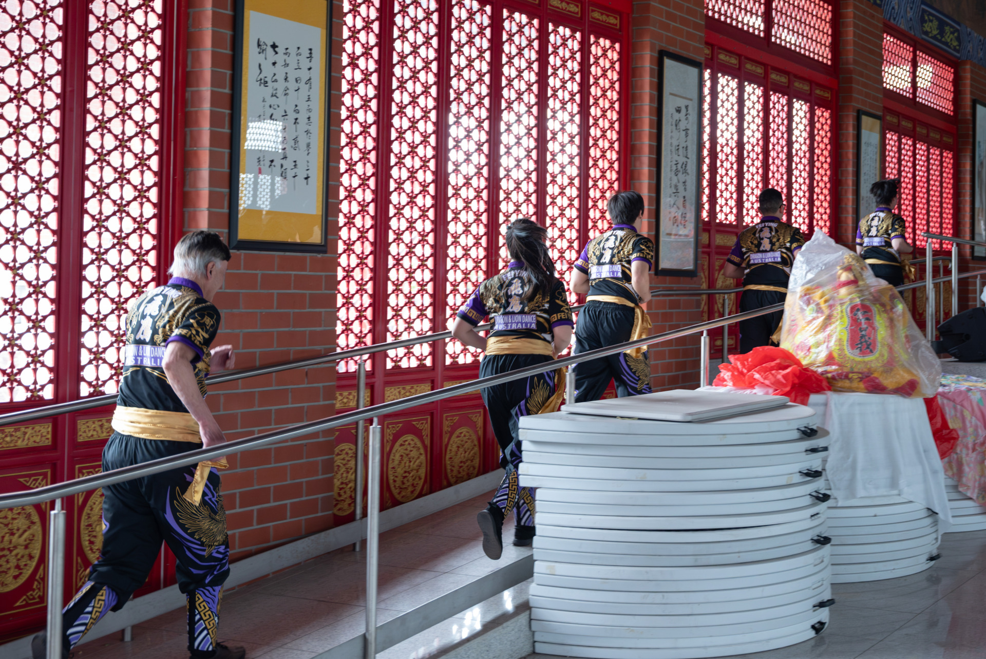5 October 2024. Benjamin Lam leads the members of Feiying to do physical training in the side hall of Heavenly Queen Temple. They line up according to age and do running training in the temple, with the youngest members at the front and the oldest at the back. Frank Lam, the leader of the team, said that whether it is training or performing, the youngest person in the team is always the leader, with the older ones taking the back seat, because culture and art always have to be passed down by young people.