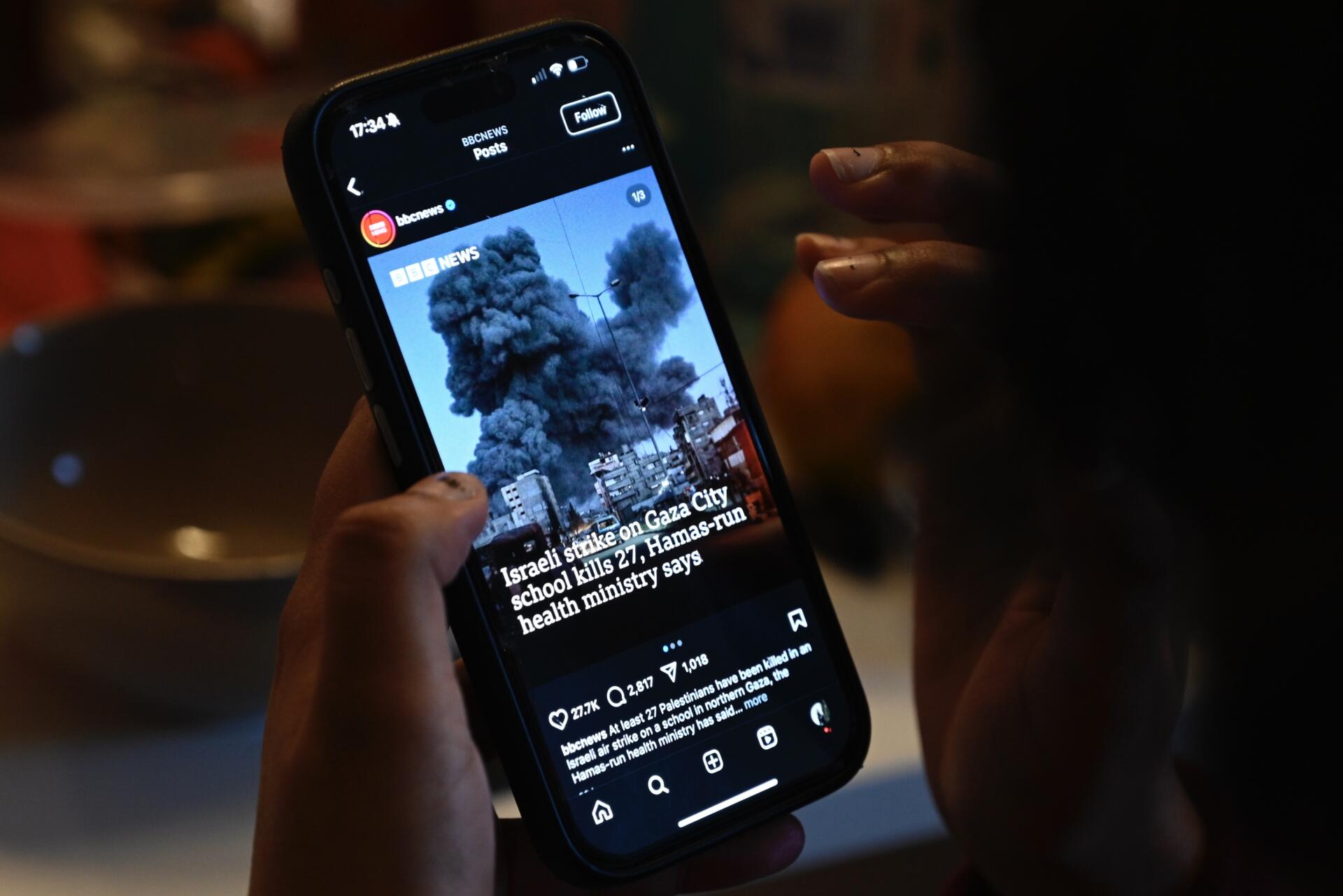 A Young Australian reading news on her Phone, two thirds of Australian Gen Z rely on social media and online platforms to get their news. Photo by Nicole Wang